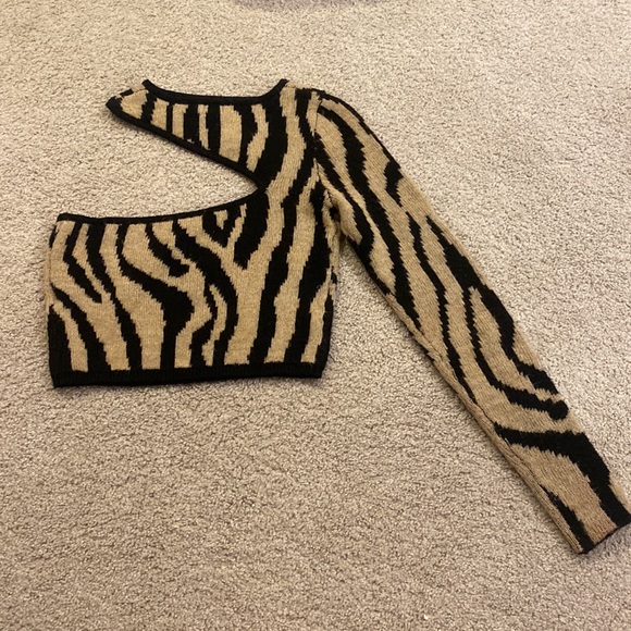 NBD olivia sweater in Zebra - size S 